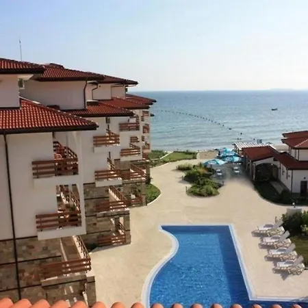 Robinson Elenite First Line Apartamento *