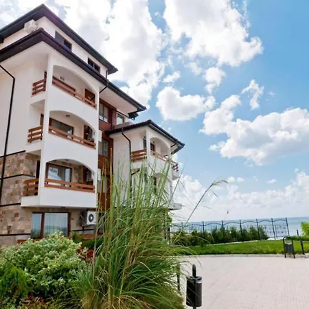 Robinson Elenite First Line Apartamento
