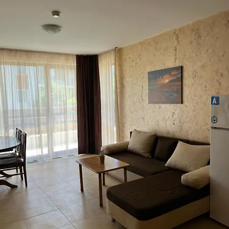 Robinson Elenite First Line Apartamento *
